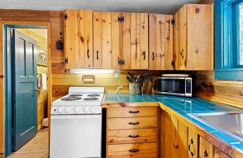 Rhododendron Cabina | Cozy Cabin near Mt Hood with Hot Tub