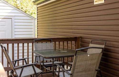 Sandwich Casa | Cozy Cabin Near Sandwich Glass Museum, Massachusetts