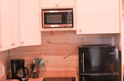 New Braunfels Cabina | Acogedora cabaña cerca del Comal River-Cabin # 6- Shabby Chic Theme