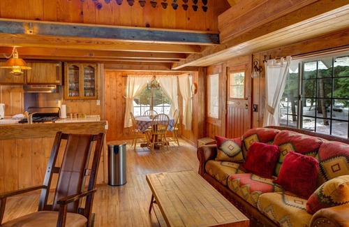 Tahoe City Cabina | Cozy Cabin Near Tahoe Park Beach