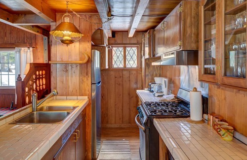Tahoe City Cabina | Cozy Cabin Near Tahoe Park Beach