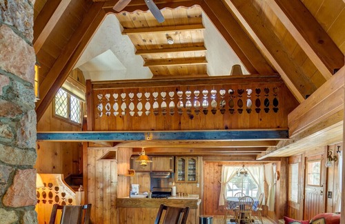 Tahoe City Cabina | Cozy Cabin Near Tahoe Park Beach