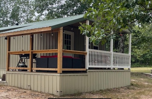 Lebanon Cabina | Cozy cabin near the Niangua river and Bennet Springs State park. Pet friendly !