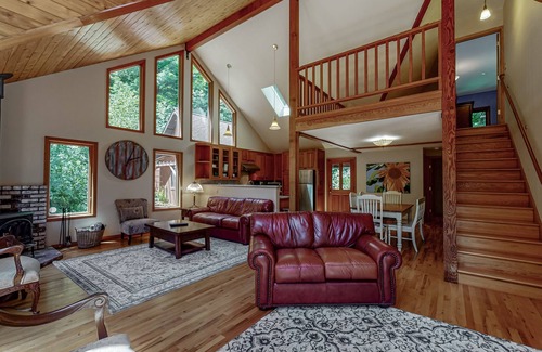 Eureka Cabina | Cozy Cabin Nestled on 2.5 Acres of Pristine Redwood Forest *Hot Tub *Fire Pit!