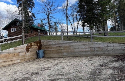 Bottineau Cabina | Cozy Cabin next to Lake Metigoshe