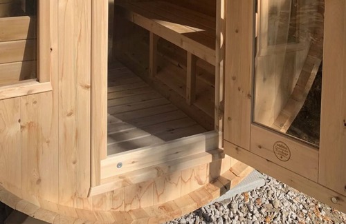 West Grey Cabina | Cozy cabin on a river with an outdoor wood burning sauna and firepit