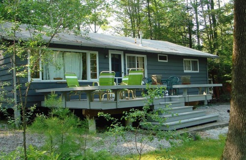 Glendale Cabina | Cozy Cabin on Lake Mahkeenac