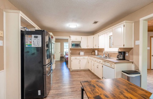 Pangburn Cabina | Cozy Cabin on Little Red River Sleeps 12!