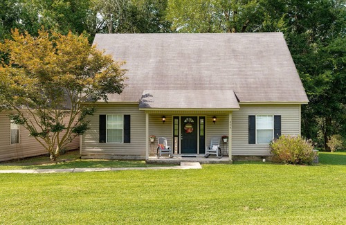 Pangburn Cabina | Cozy Cabin on Little Red River Sleeps 12!