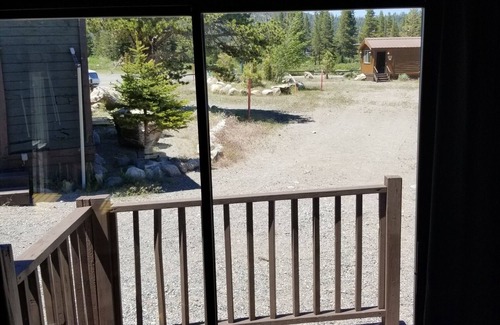 Mammoth Lakes Cabina | Acogedora cabaña en un rancho aislado en Mammoth Lakes a solo 1 milla de Old Mammoth Rd.