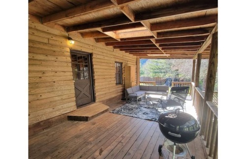 Benbow Cabina | Cozy Cabin on the Golf Course