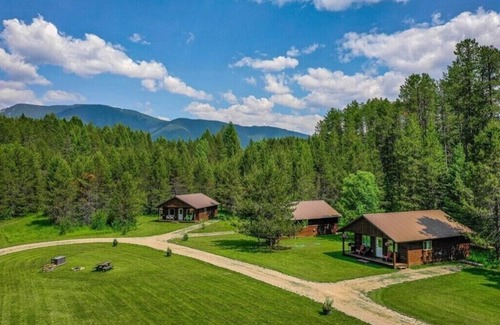 Coram Cabina | Cozy cabin only 7 miles from Glacier National Park