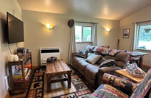 Coram Cabina | Cozy cabin only 7 miles from Glacier National Park