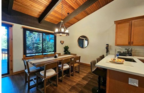 Mammoth Lakes Cabina | Cozy Cabin Retreat! Steps to Canyon Lodge!