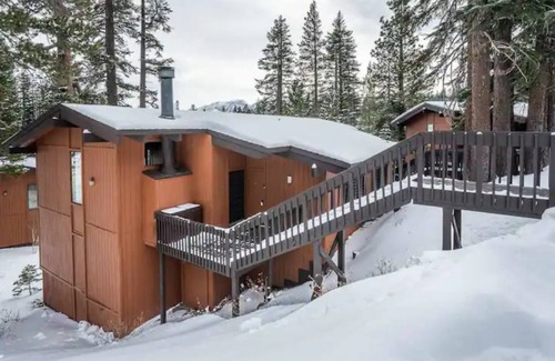Mammoth Lakes Cabina | Cozy Cabin Retreat! Steps to Canyon Lodge!
