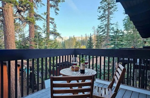 Mammoth Lakes Cabina | Cozy Cabin Retreat! Steps to Canyon Lodge!