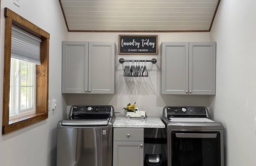Hazel Green Cabina | Cozy Cabin Retreat located just minutes to Galena, IL & DBQ, IA