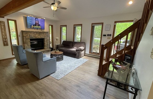 East Stroudsburg Cabina | Cozy Cabin @ The Poconos! Close to Ski Mountains