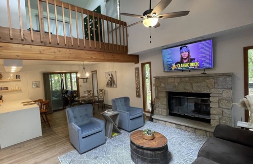East Stroudsburg Cabina | Cozy Cabin @ The Poconos! Close to Ski Mountains