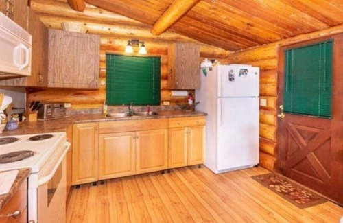 Celista Cabina | Cozy Cabin + Trailer by the Lake