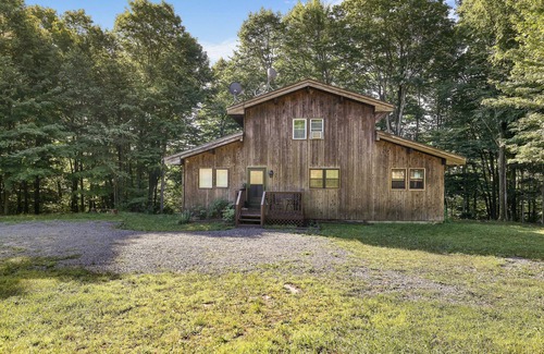 Newfoundland Cabina | Cozy cabin up in the mountain when you need a getaway!
