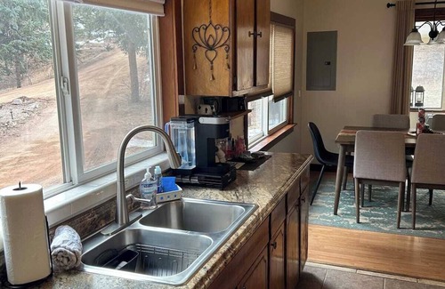 Cascade-Chipita Park Cabina | Cozy Cabin with Creek in Cascade-Chipita Park