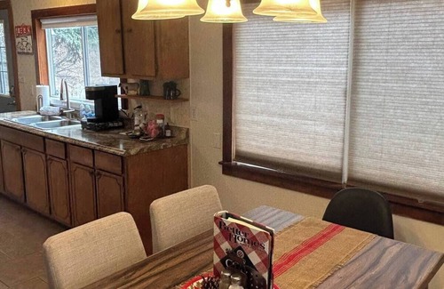 Cascade-Chipita Park Cabina | Cozy Cabin with Creek in Cascade-Chipita Park