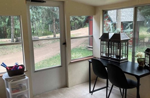 Cascade-Chipita Park Cabina | Cozy Cabin with Creek in Cascade-Chipita Park