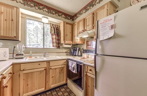 Ruidoso Cabaña | Cozy Cabin w/ Deck < 1 Mi to Midtown Ruidoso!