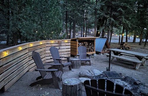 Camp Nelson Cabina | Cozy Cabin w/fire pit, RV parking, super close to fishing and hiking trails.