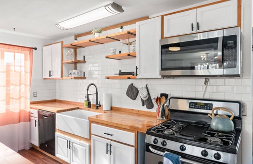 Landers Cabina | Cozy Cabin with Hot Tub, Stargazing, Private & Secluded 2.5 Acres