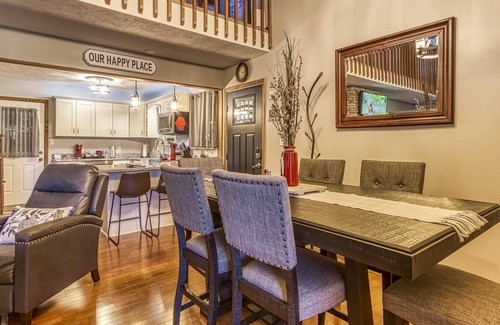 Gatlinburg Cabina | Cozy Cabin w/ Mountain Views Near SkyLift Park!