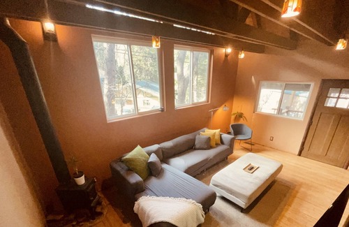 Crestline Cabina | Cozy Cabin w/ Views-HOT TUB! Family Dog Friendly!