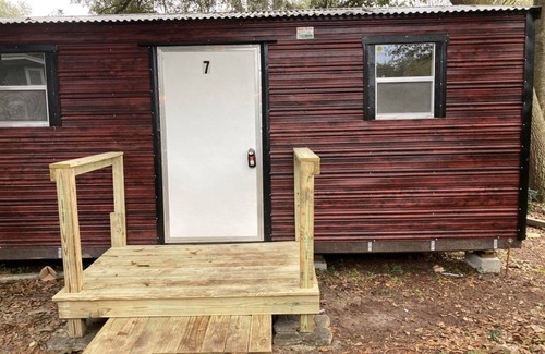 Hyde Park Cabina | Cozy cabin with AC in lovely Jacksonville