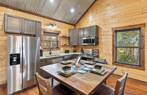 Sevierville Cabina | Cozy cabin with great views