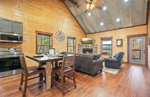 Sevierville Cabina | Cozy cabin with great views