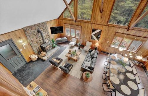 Albrightsville Chalet De Esquí | Cozy Cabin with Hot Tub, Pets, Lake