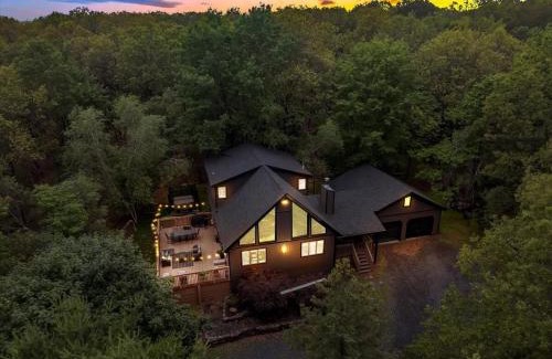Albrightsville Chalet De Esquí | Cozy Cabin with Hot Tub, Pets, Lake
