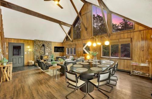 Albrightsville Chalet De Esquí | Cozy Cabin with Hot Tub, Pets, Lake