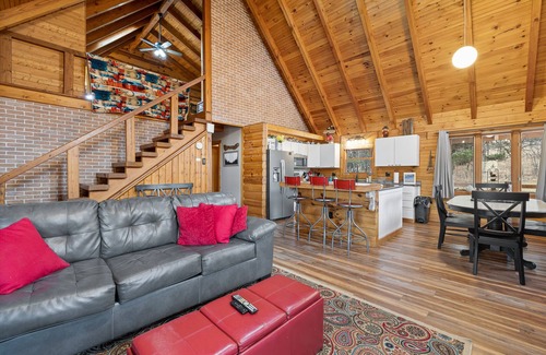 Hill City Casa | Cozy Cabin with Views