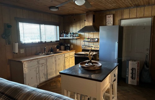 Rupert Cabina | Cozy cabin with WiFi and AC in charming Butler Private getaway on large acerage
