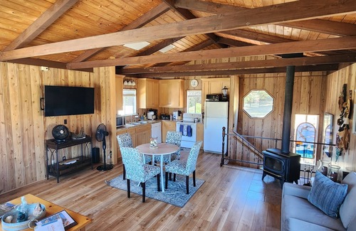 Lodge Hill Casa | Cambria Mountain View Retreat/Firepit/EV Charger/Wi-Fi/Welcoming 2-bedroom house