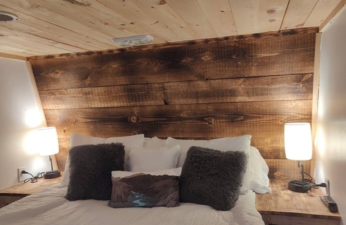 Greentown Casa | Cozy camper, a few miles from Lake Wallenpaupack, Ledgedale Recreation Area.