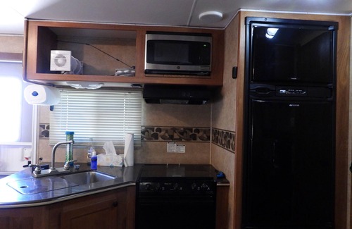 Bastrop Alquiler De RV | Cozy Camper/RV: Hot tub available
