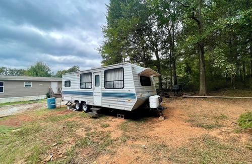 Townville Casa | Cozy Camper with AC and WiFi in Pleasant Townville