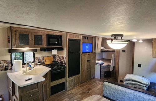 Fairburn Alquiler De RV | Cozy Campground WITH POOL in Fairburn with WiFi, AC