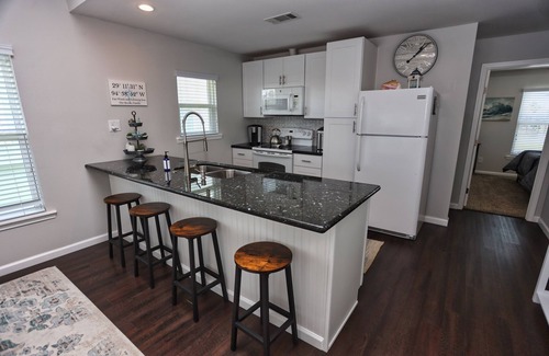 Galveston Casa | Cozy Canal home 2 minutes from the Beach and fishing in the backyard.