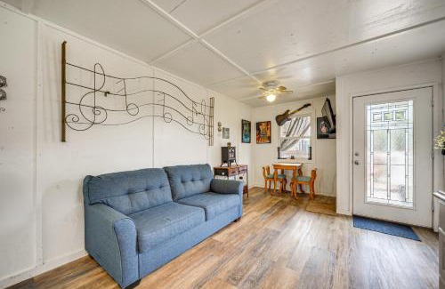 Canyon Lake Casa | Cozy Canyon Lake Cottage Rental with Private Hot Tub