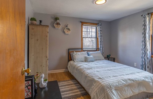 New Britain Casa | Cozy Cape Close to Farmington, Plainville & Downtown New Britain