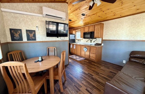 Sandwich Cabina | Cozy Cape Cod Cabin Pond, Pool & Pet-Friendly